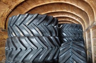 loading-of-tires-in-the-covered-wagon-trenze-logistics_1678-a34277952296ca73b527718f8c44a8ae.jpg